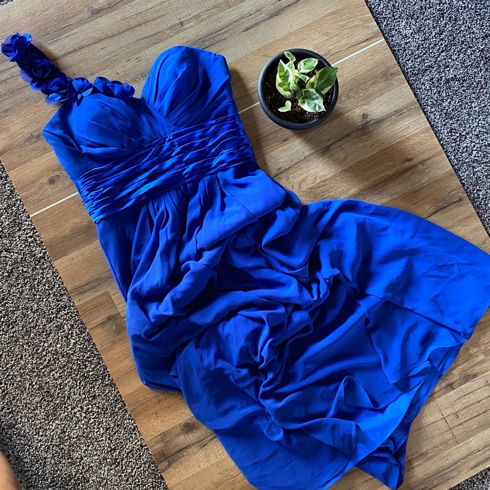Bridesmaid/Formal Beautiful simple dress.